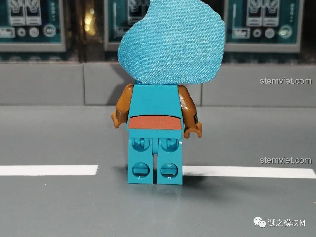 Minifigure Tara Brawl Stars JiSi 1702 nhìn từ lưng, chi tiết trang phục