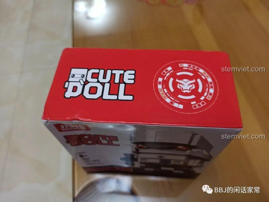 Nắp trên hộp bộ xếp hình JiSi 6860, thể hiện logo Cute Doll và biểu tượng Decepticon đã được cách điệu.