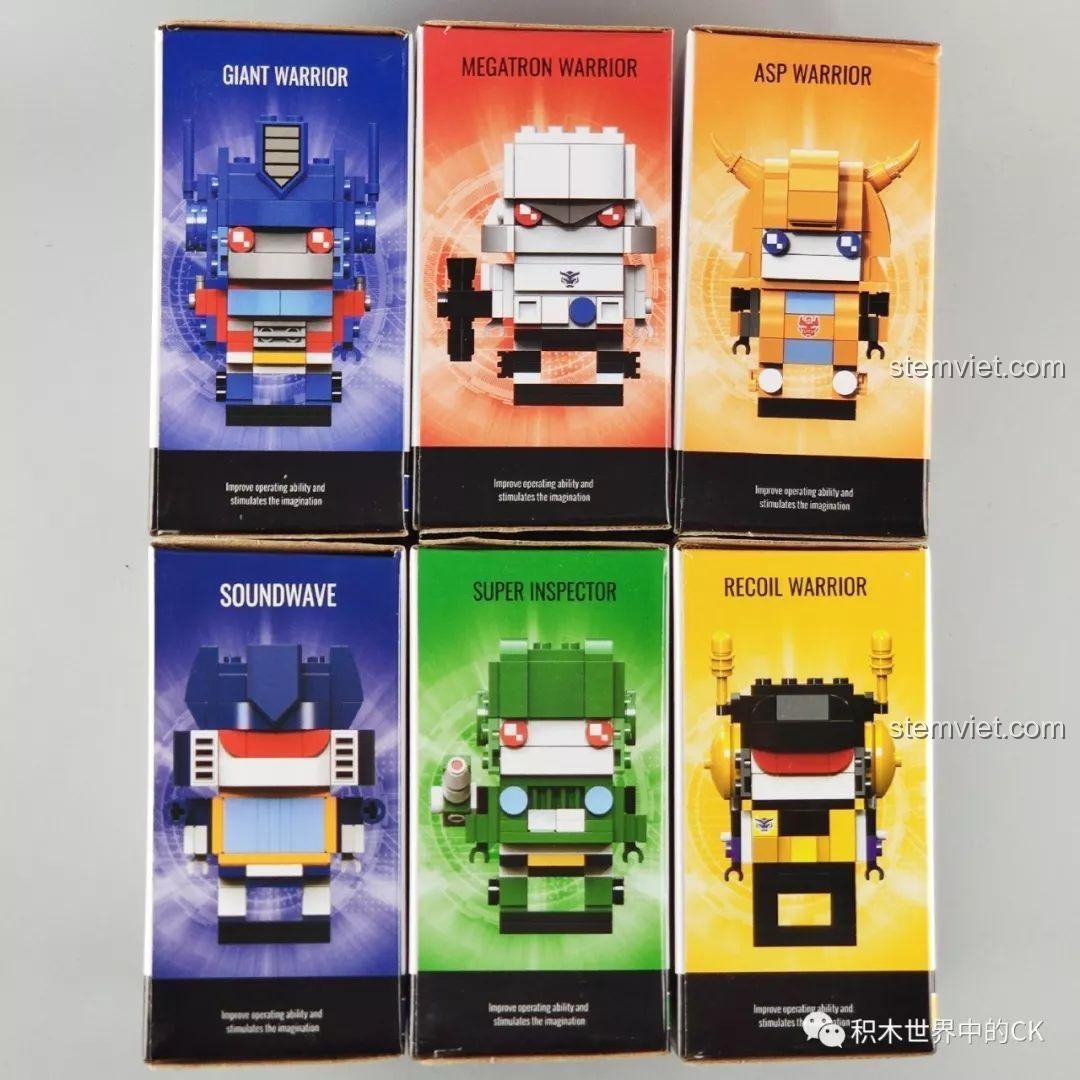 Cận cảnh mặt trước các hộp đồ chơi JISI Transformers, làm nổi bật các nhân vật như Optimus Prime, Megatron. Bộ xếp hình Decepticon Shockwave là một phần của series.