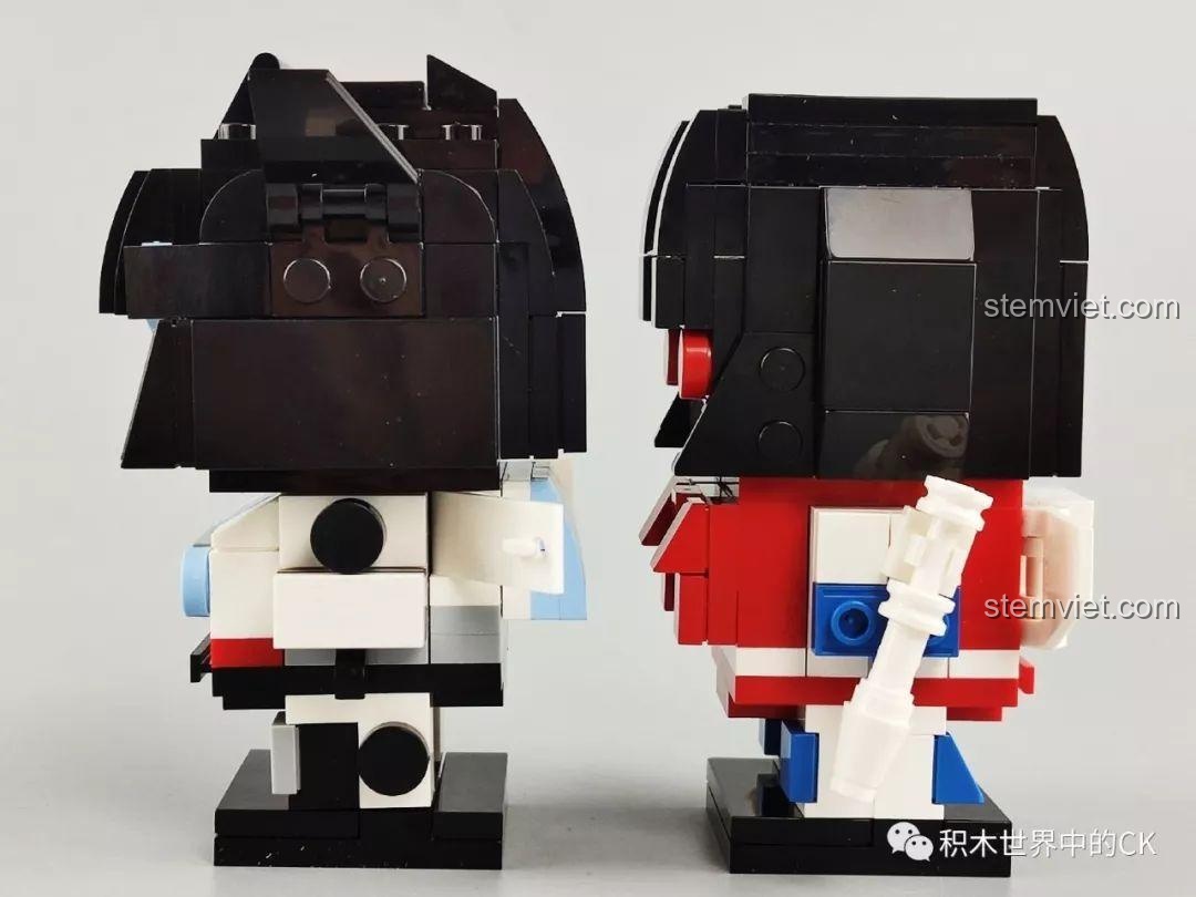 Toàn bộ 12 mô hình trong series JISI Cute Doll Transformers được trưng bày. Decepticon Shockwave JISI nổi bật với màu tím đặc trưng.