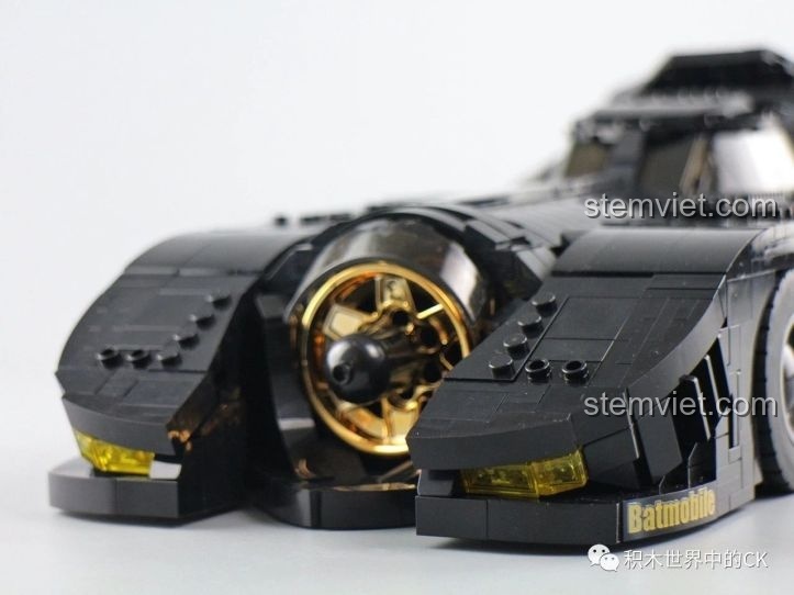 Toàn cảnh mô hình Xe Batmobile 1989 từ Jisi 7144, một bộ xếp hình ấn tượng cho người lớn.