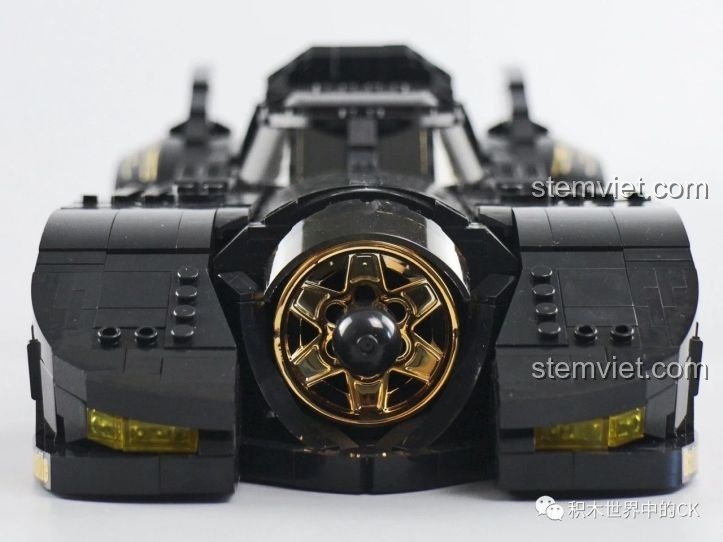 Súng máy ẩn bật lên trên nắp capo của Xe Batmobile 1989 Jisi, một tính năng độc đáo của bộ lắp ráp 7144.