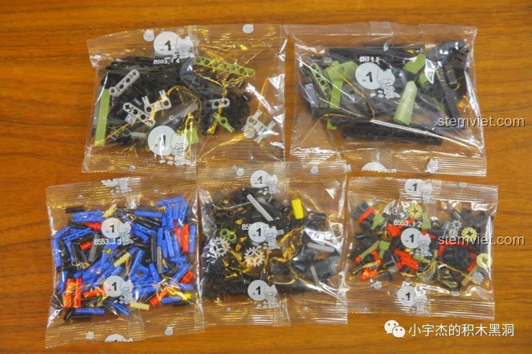 Các túi linh kiện được đánh số 1 trong hộp sản phẩm Jisi 8553.