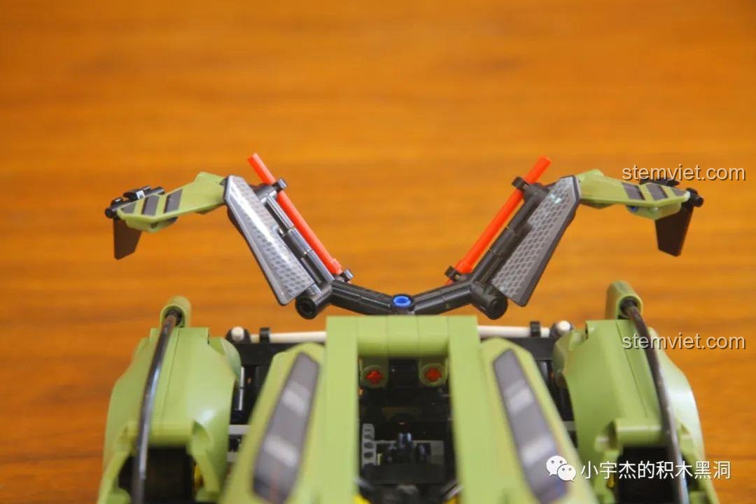 So sánh mô hình Lamborghini V12 Vision Gran Turismo với mô hình BMW E30.