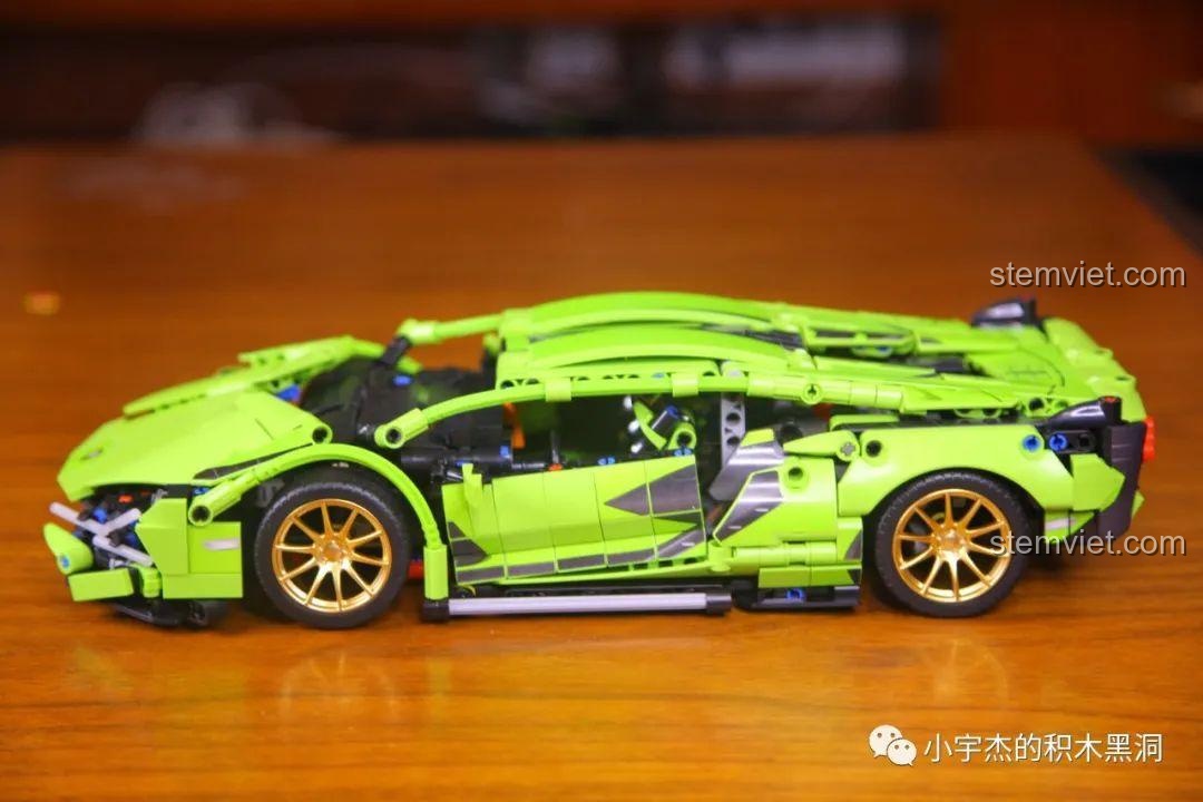 So sánh mô hình Lamborghini V12 Vision Gran Turismo với các mô hình xe khác.