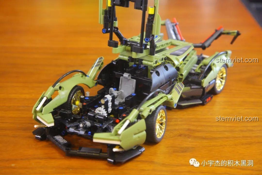 Chi tiết cánh gió sau của mô hình Lamborghini V12 Vision Gran Turismo.