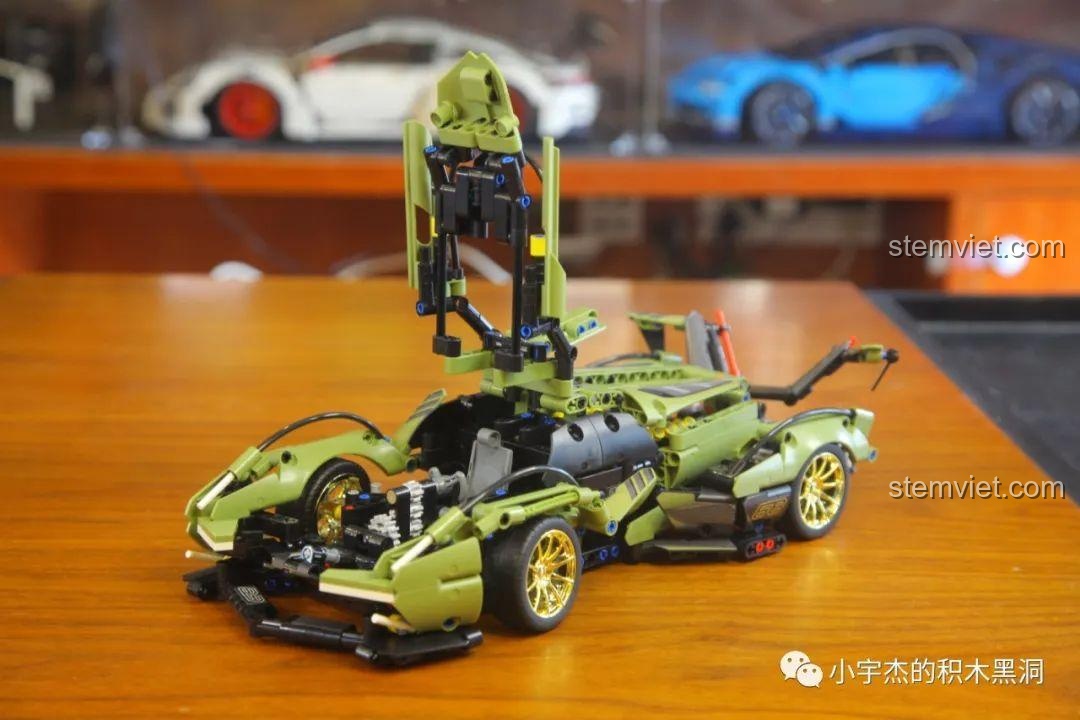 So sánh kích thước mô hình Lamborghini V12 Vision Gran Turismo với các mô hình xe khác.