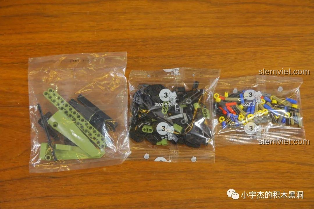 Chi tiết mô hình Lamborghini V12 Vision Gran Turismo với sticker đã được dán lên.