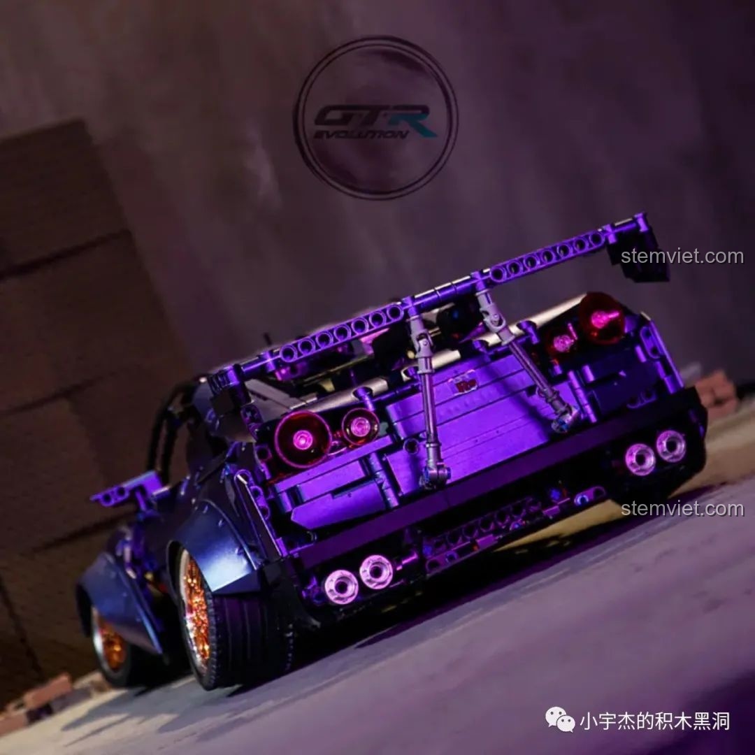 Góc nhìn từ phía sau mô hình K Box Nissan GT-R 1:10