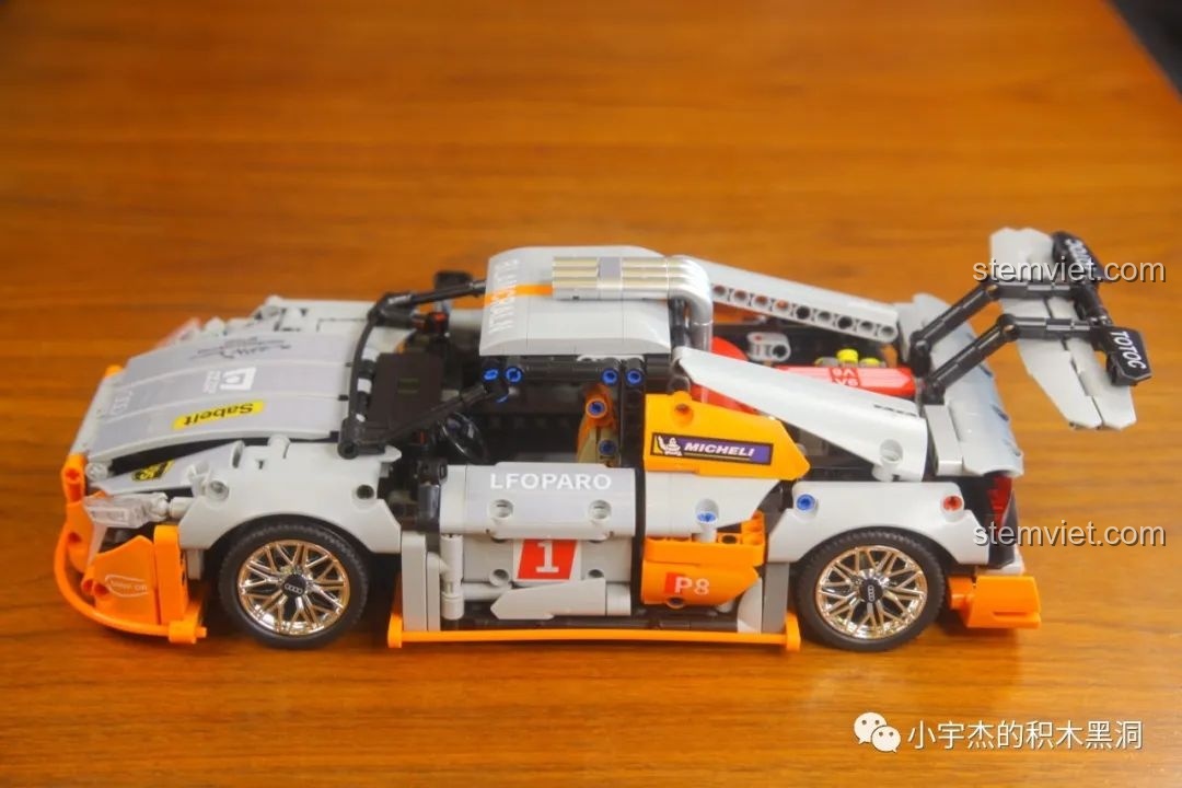 Chi tiết đuôi xe mô hình K Box Nissan GT-R 1:10