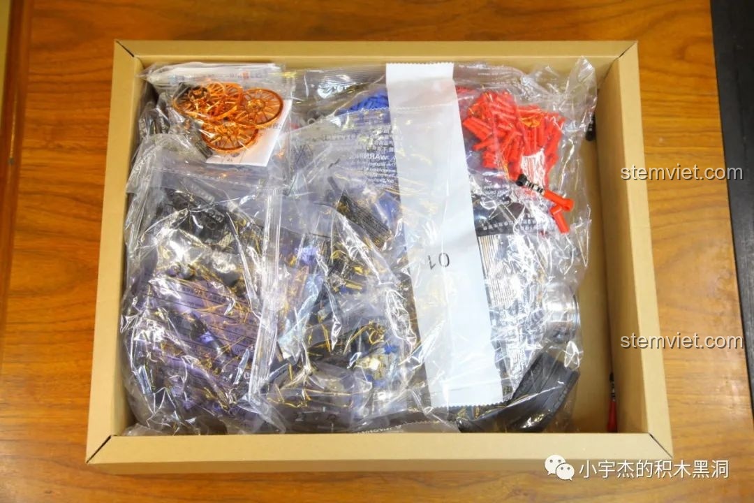 Ốp vòm bánh xe mạ điện trên mô hình K Box Nissan GT-R 1:10