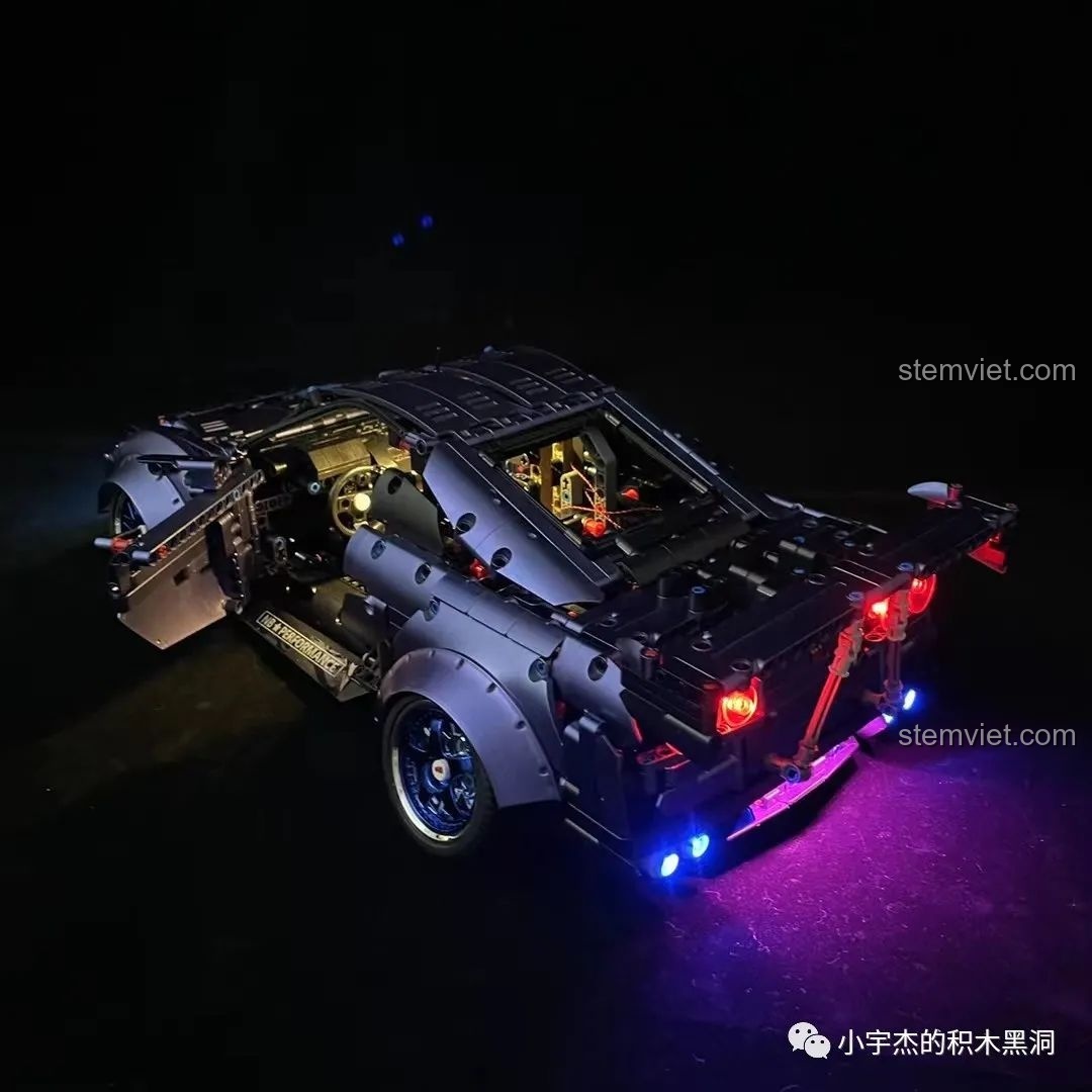 Chi tiết đuôi xe mô hình K Box Nissan GT-R 1:10