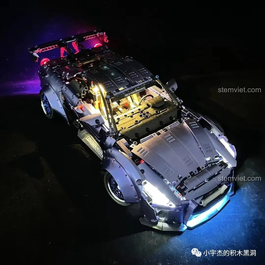 So sánh mô hình K Box Nissan GT-R 1:10 và Porsche 911