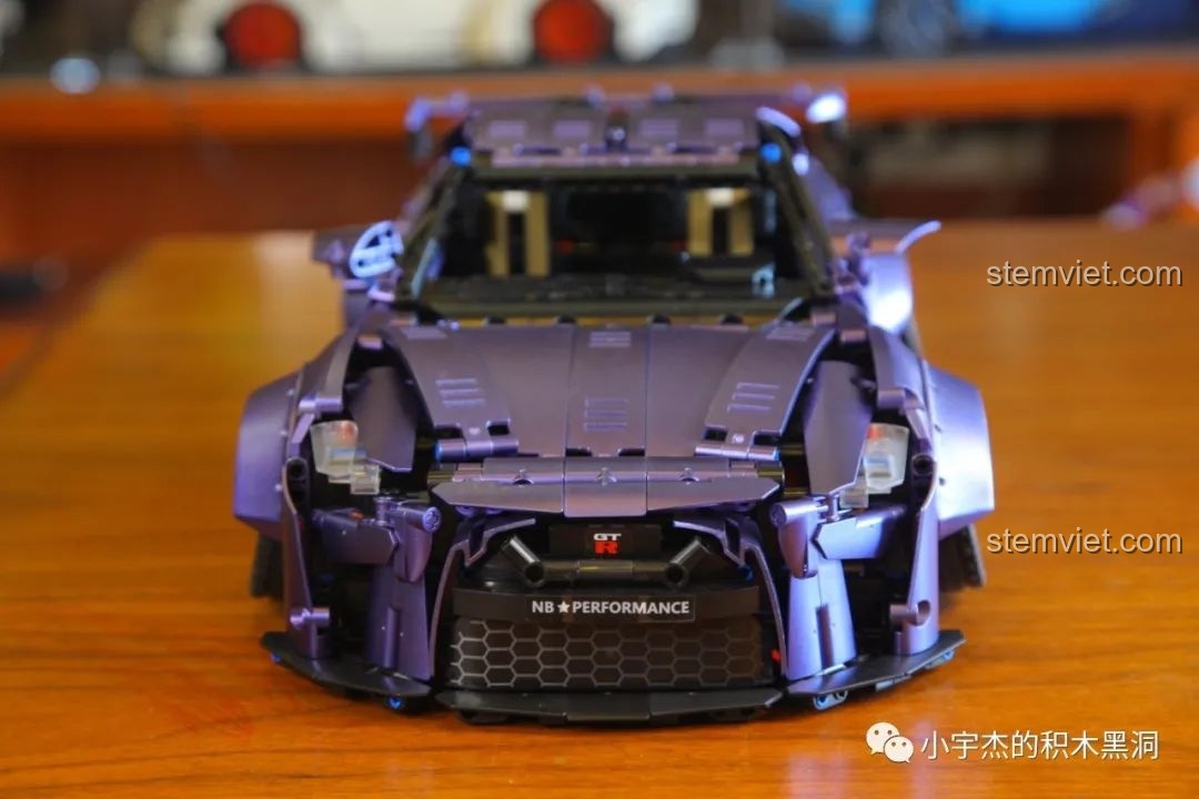 Chi tiết đuôi xe mô hình K Box Nissan GT-R 1:10