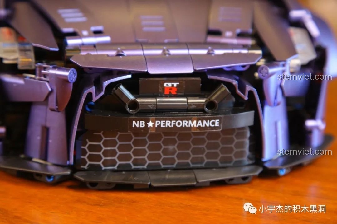 Chi tiết cánh cửa mô hình K Box Nissan GT-R 1:10
