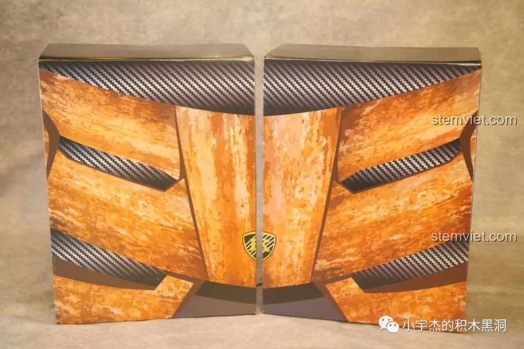 Bên trong hộp lớn K Box 10222B là hai hộp nhỏ hơn với thiết kế đồng bộ, chứa các chi tiết lắp ráp.