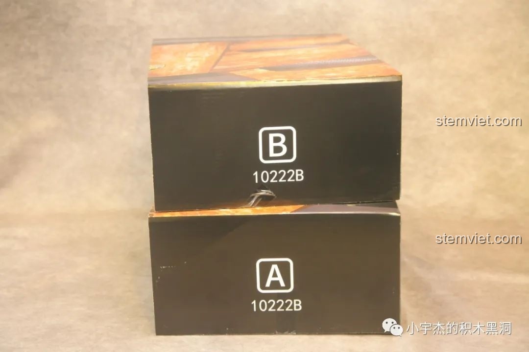 Hai hộp nhỏ A và B chứa các túi chi tiết của bộ K Box 10222B Lamborghini Veneno.