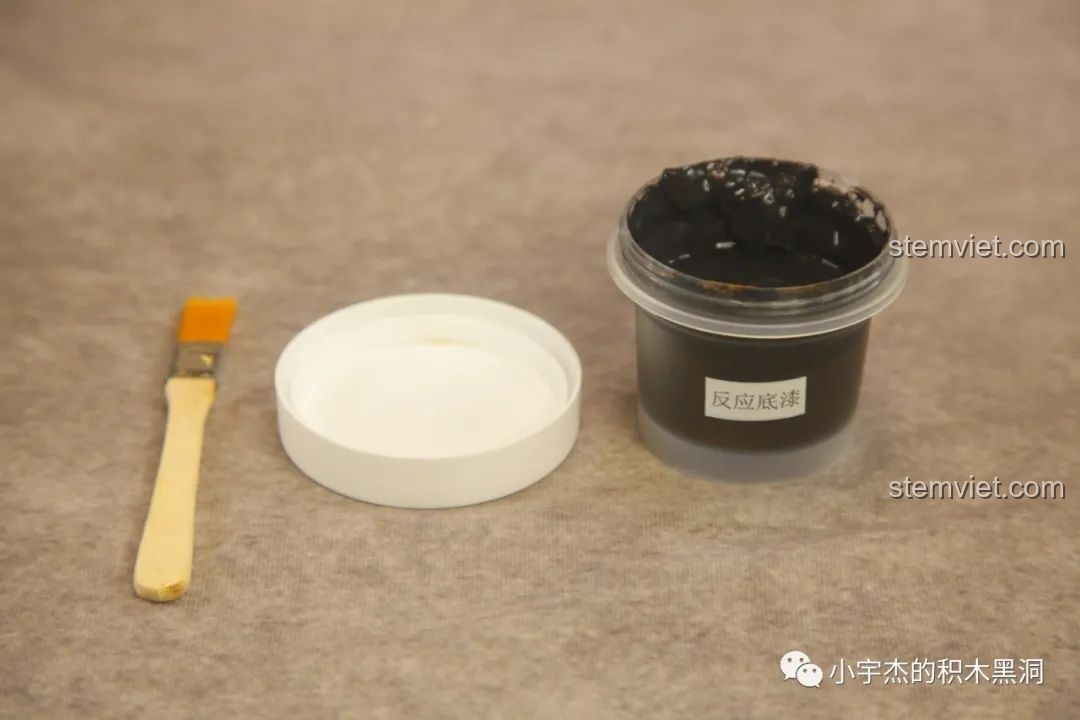 Hộp sơn lót phản ứng (reaction primer) màu đen đặc cho mô hình K Box 10222B.