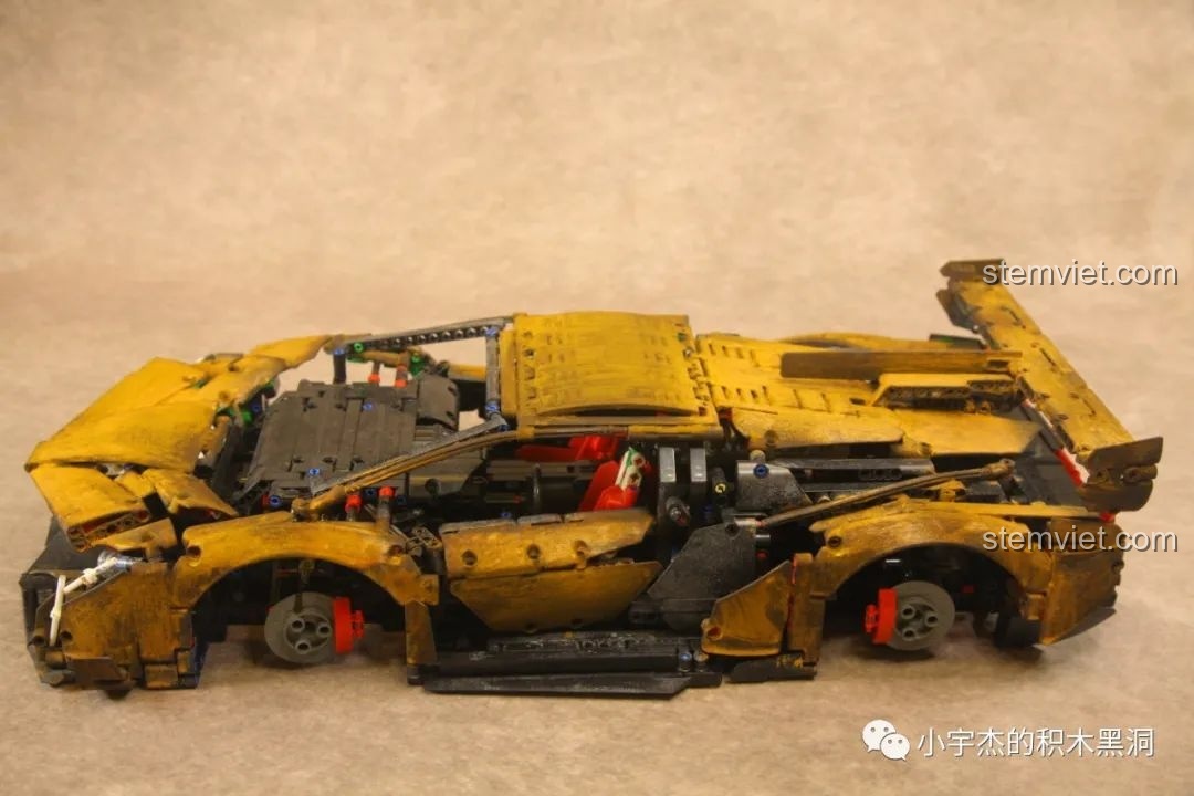 Chai xịt sơn phủ phản ứng (reaction finish) để tạo hiệu ứng gỉ sét cho mô hình K Box 10222B.