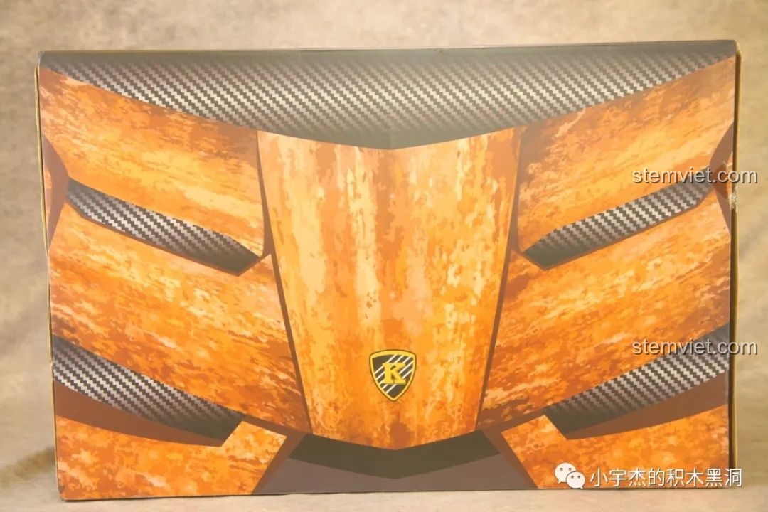 Mặt trước hộp đựng bộ lắp ráp K Box 10222B Lamborghini Veneno với họa tiết vân gỗ và carbon độc đáo.