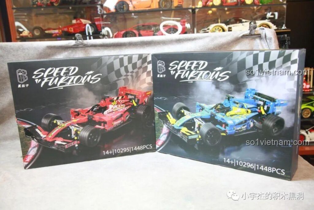 Hộp của bộ đôi đồ chơi lắp ráp K-Box 10295 màu đỏ và 10296 màu xanh, mô hình Xe đua Công thức 1 F1 cho trẻ trên 14 tuổi.