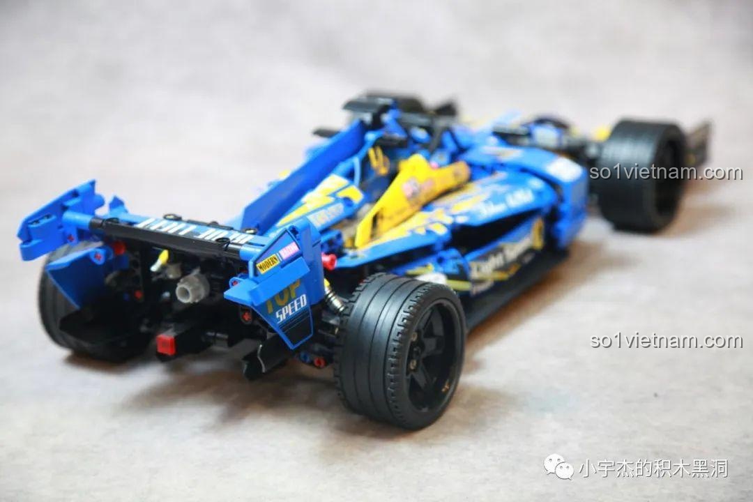 Siêu xe đua F1 K-Box 10295 nhìn từ bên trái.