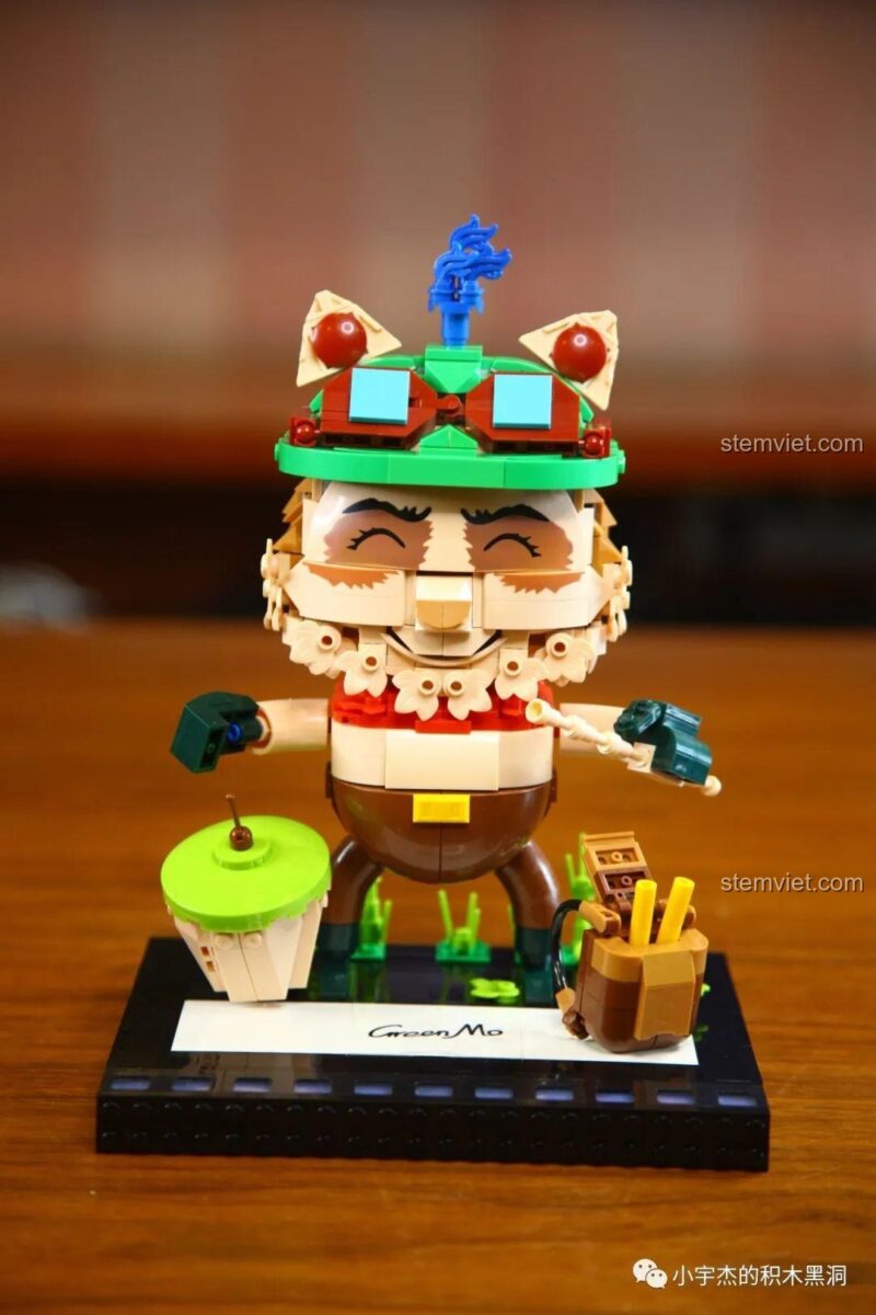 Cận cảnh gậy của Mô hình Teemo K Box 10302, đồ chơi mô hình Teemo Liên Minh Huyền Thoại, phụ kiện đi kèm