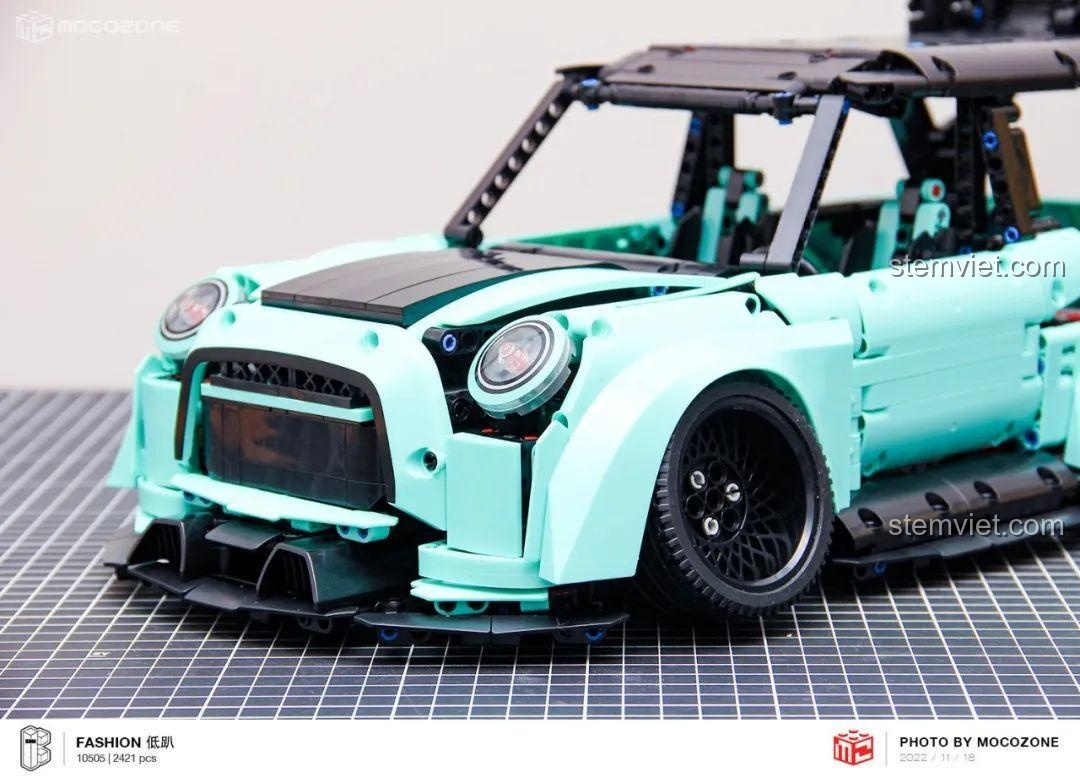 Cận cảnh đầu xe đồ chơi mô hình Siêu xe BMW MINI Graffiti với bánh xe và vè xe.