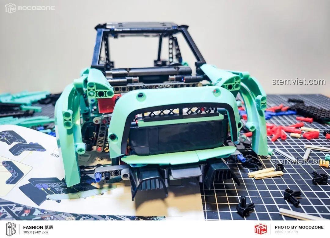 Phần đầu xe của bộ xếp hình Xe hơi BMW MINI phong cách đường phố đang dần hoàn thiện.