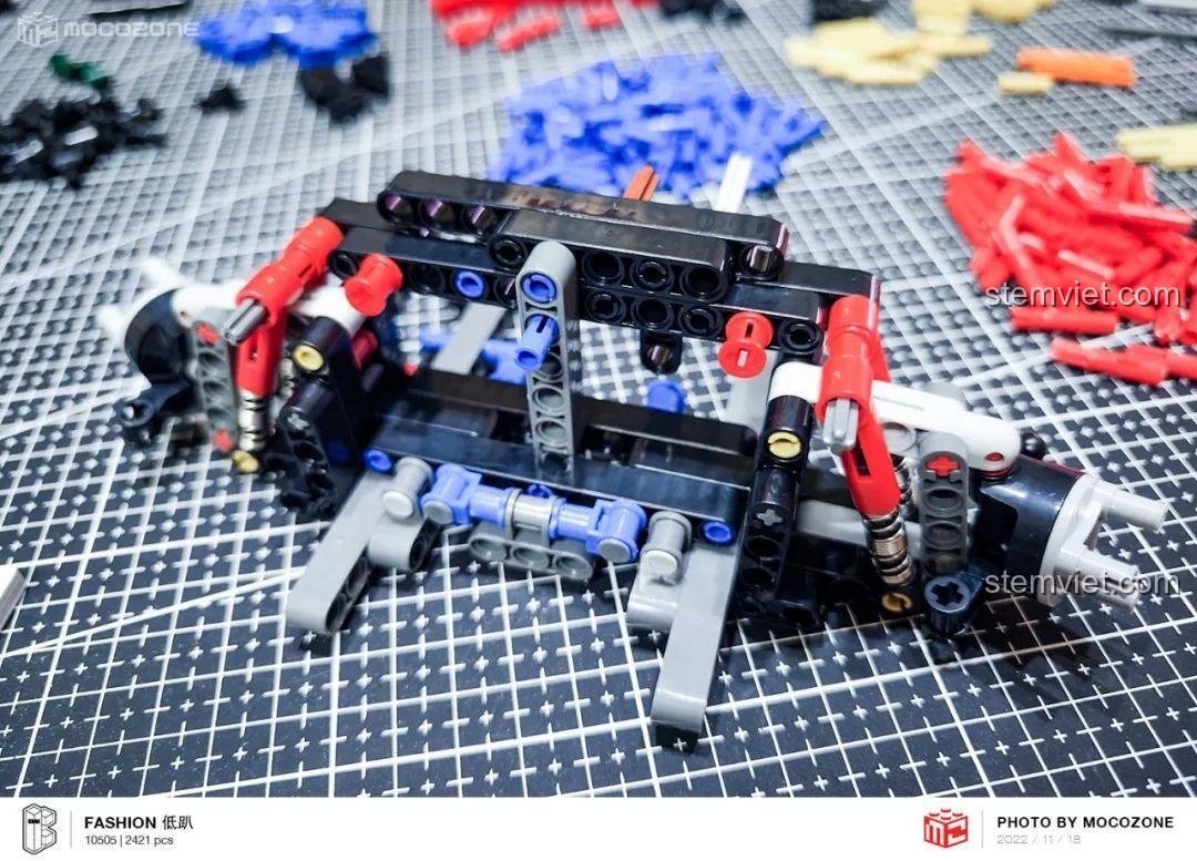 Lắp ráp hệ thống treo và truyền động của đồ chơi mô hình Siêu xe BMW MINI Graffiti.