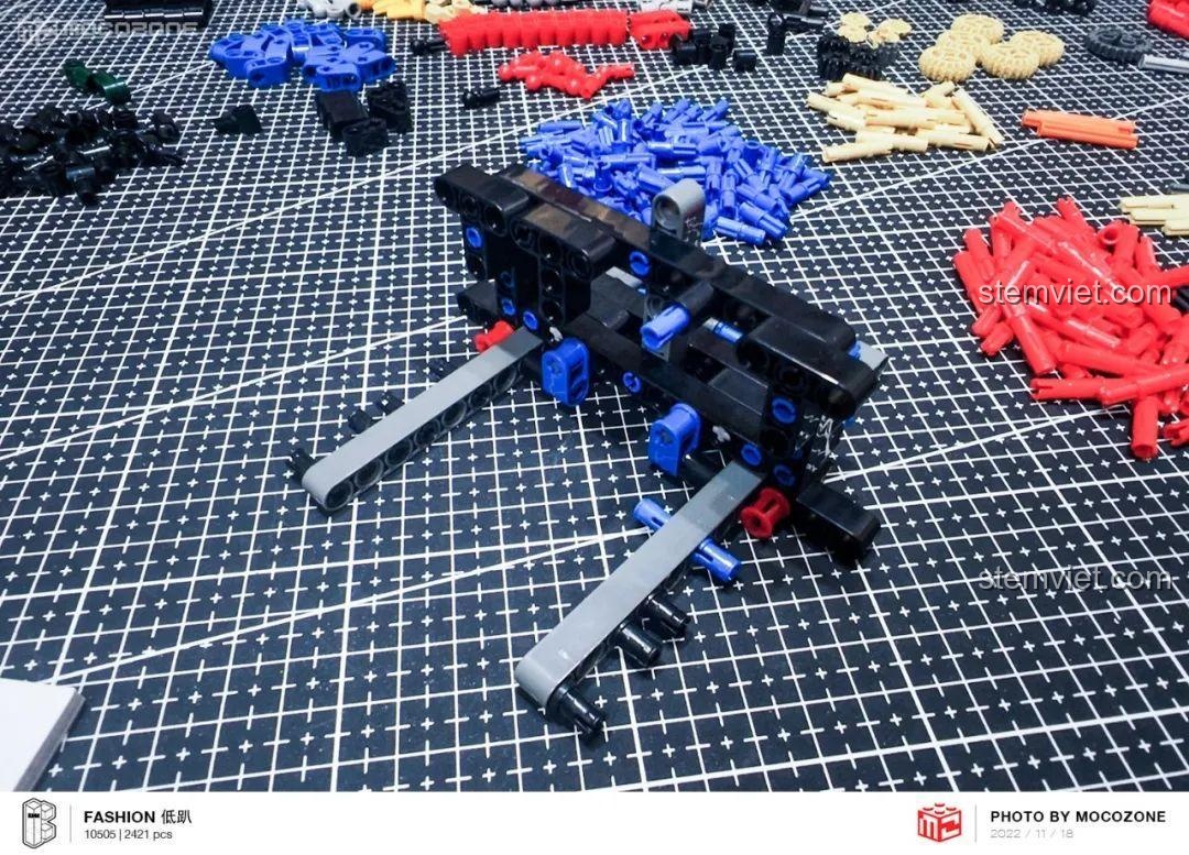 Các túi đựng 2421 mảnh ghép của đồ chơi lắp ghép K-Box 10505 được phân loại rõ ràng.