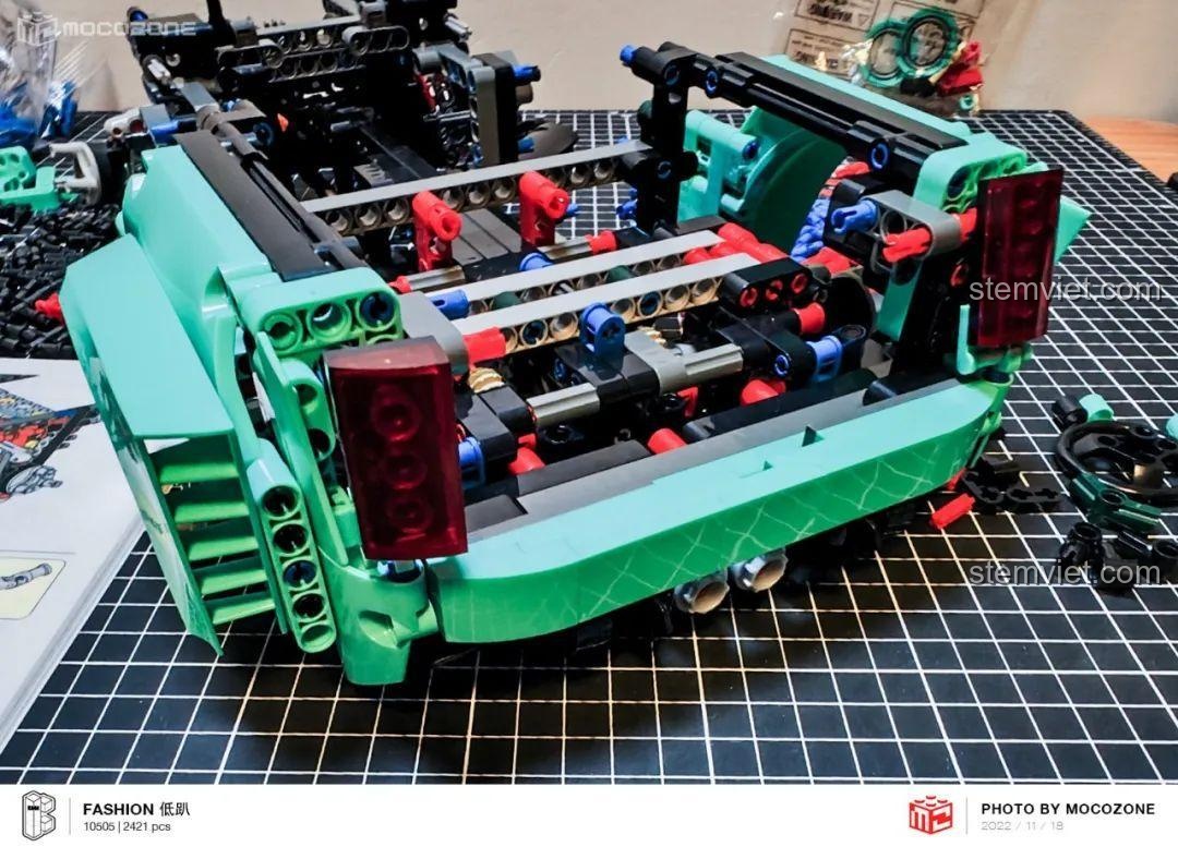 Phần thân sau của đồ chơi mô hình Siêu xe BMW MINI Graffiti đã được định hình.