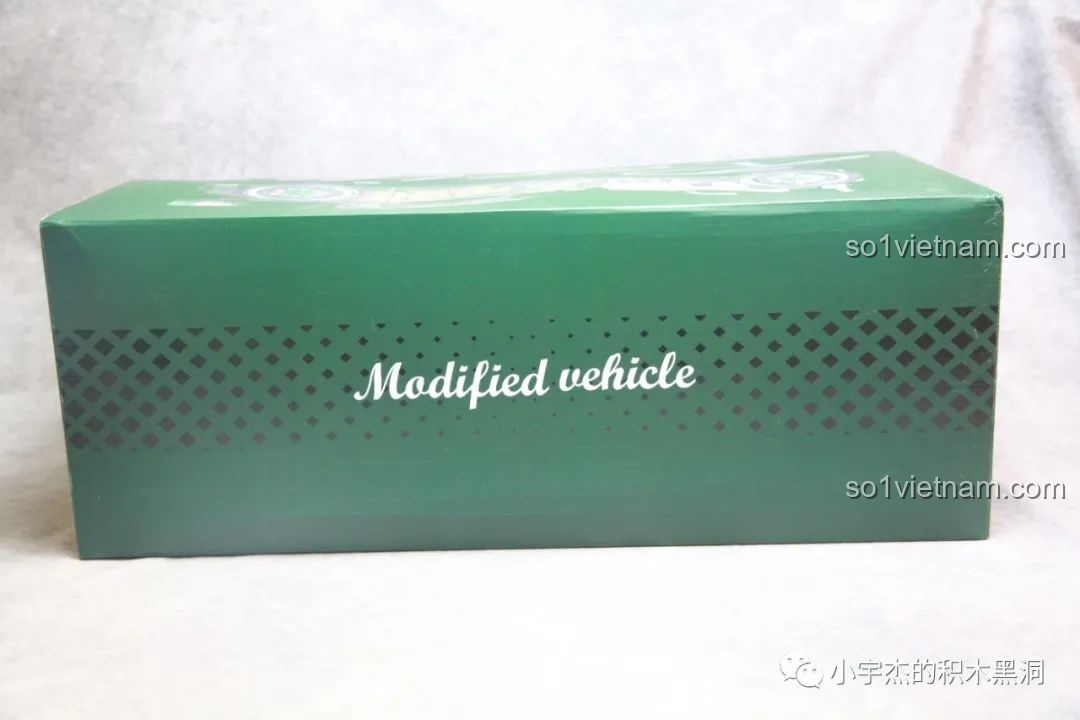 Khối động cơ V16 16 piston của K盒子 10509 Xe Hot Rod 1949 Độ Chế đang được lắp ráp.