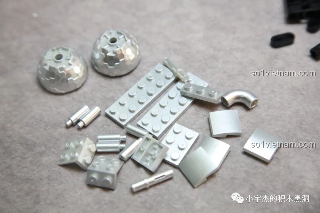 Cận cảnh chi tiết bên hông K盒子 10509 Xe Hot Rod 1949 Độ Chế với các sticker sponsor.