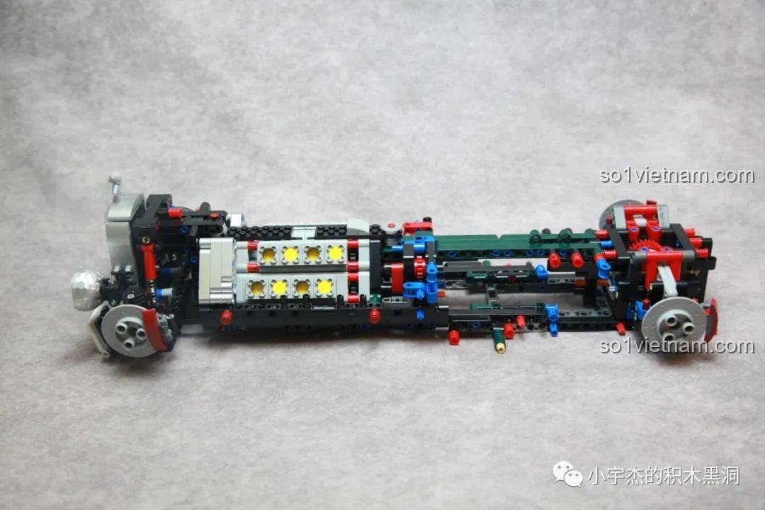 So sánh kích thước K盒子 10509 Xe Hot Rod 1949 Độ Chế với các mô hình tỉ lệ 1:10 khác.