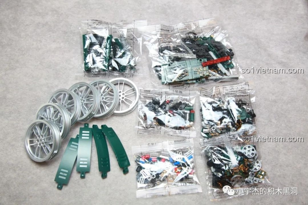 K盒子 10509 Xe Hot Rod 1949 Độ Chế bên cạnh một chú mèo.