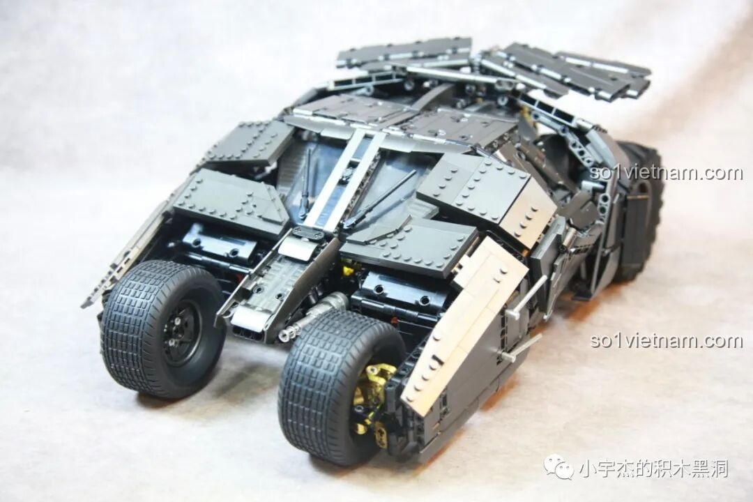 Cánh gió phía sau của mô hình Batmobile Tumbler K-Box 10517 có thể điều chỉnh góc độ, tăng tính năng động và chân thực cho mô hình.