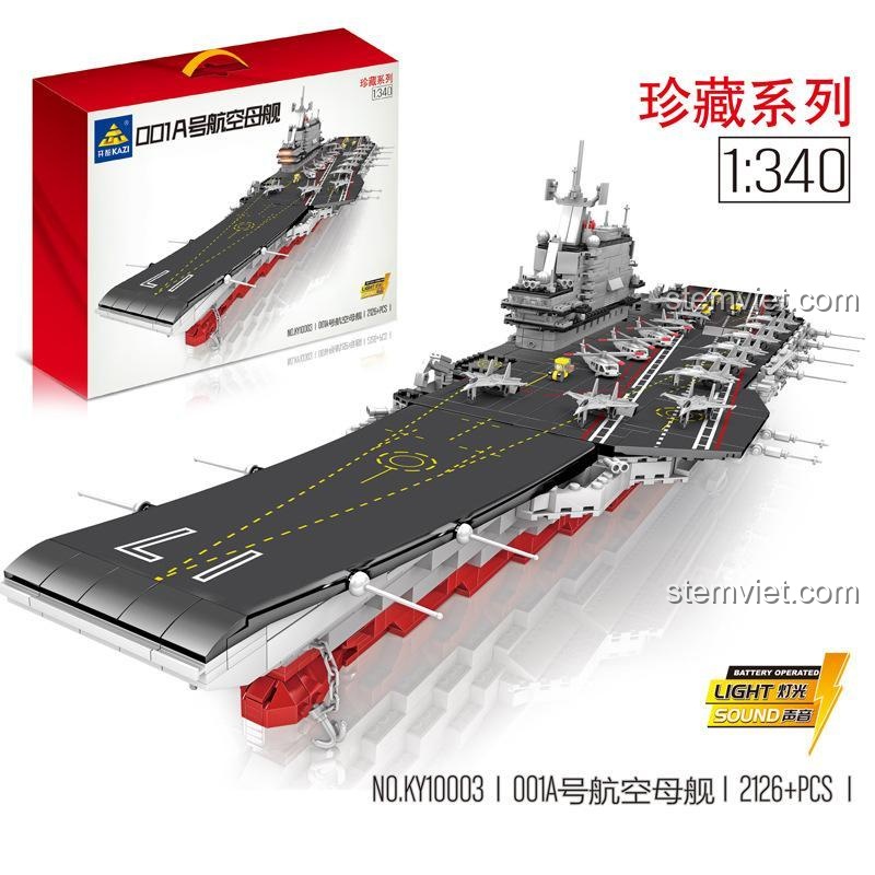 Vỏ hộp và mô hình của bộ xếp hình Hàng không mẫu hạm Sơn Đông KAZI 10003, nổi bật với tính năng đèn và âm thanh, là lựa chọn quà tặng ấn tượng.