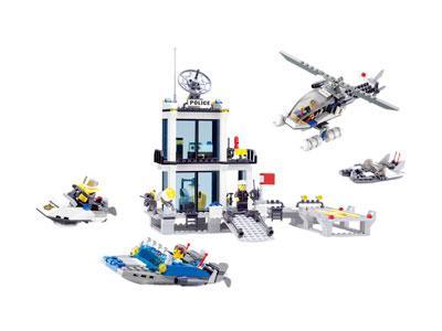 Toàn cảnh bộ lắp ráp Sở Chỉ Huy Cảnh Sát Biển KAZI KY6726 với 536 mảnh ghép, bao gồm trụ sở, trực thăng và các loại tàu thuyền, phù hợp cho bé trai 6 tuổi.