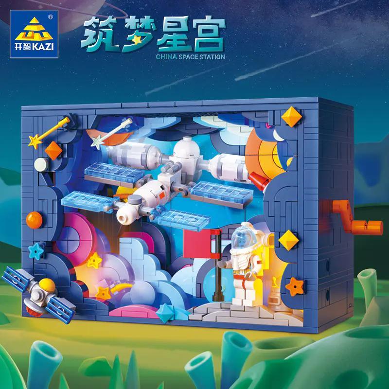 Bộ đồ chơi Trạm Vũ Trụ Trung Quốc KAZI KY83039 có đèn LED, kèm phi hành gia, lắp được 3 mẫu: Trạm Vũ Trụ, Vệ Tinh, Tên Lửa, dành cho bé trai 8 tuổi, giá tốt