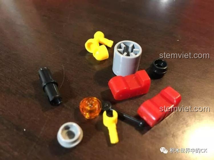 Các chi tiết thừa sau khi lắp ráp xong bộ đồ chơi KAZI KY85013.