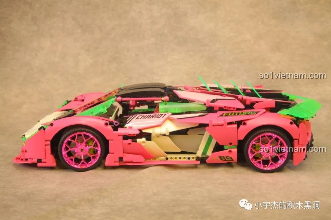 Mô hình lắp ráp KBOX 10214 Porsche 911 GT3 RS 1:14, một mẫu xe đua huyền thoại.