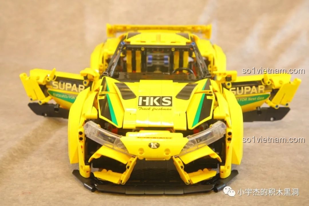 Mô hình lắp ráp KBOX 10214 Porsche 911 GT3 RS 1:14, một mẫu xe đua huyền thoại.