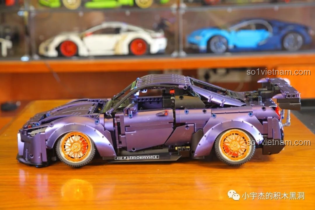 Mô hình lắp ráp KBOX 10214 Porsche 911 GT3 RS 1:14, một mẫu xe đua huyền thoại.