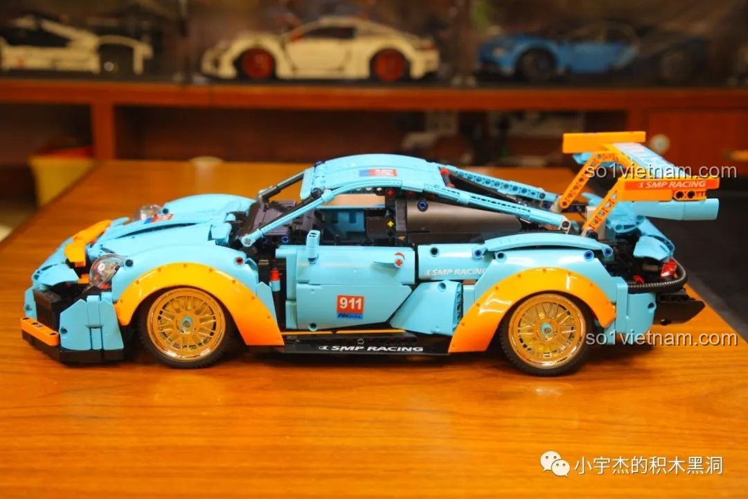 Mô hình lắp ráp KBOX 10214 Porsche 911 GT3 RS 1:14, một mẫu xe đua huyền thoại.