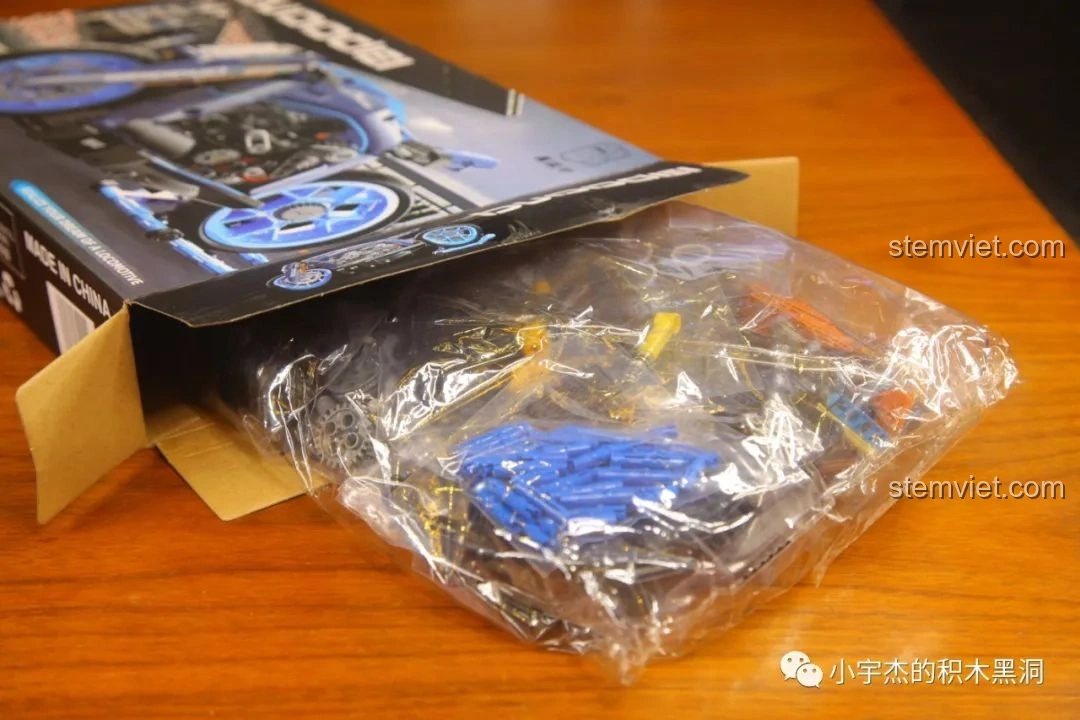 Mở hộp KBOX 10217 Xe mô tô Bugatti, các túi mảnh ghép được đóng gói gọn gàng, trải nghiệm KBOX 217 Xe mô tô Bugatti.