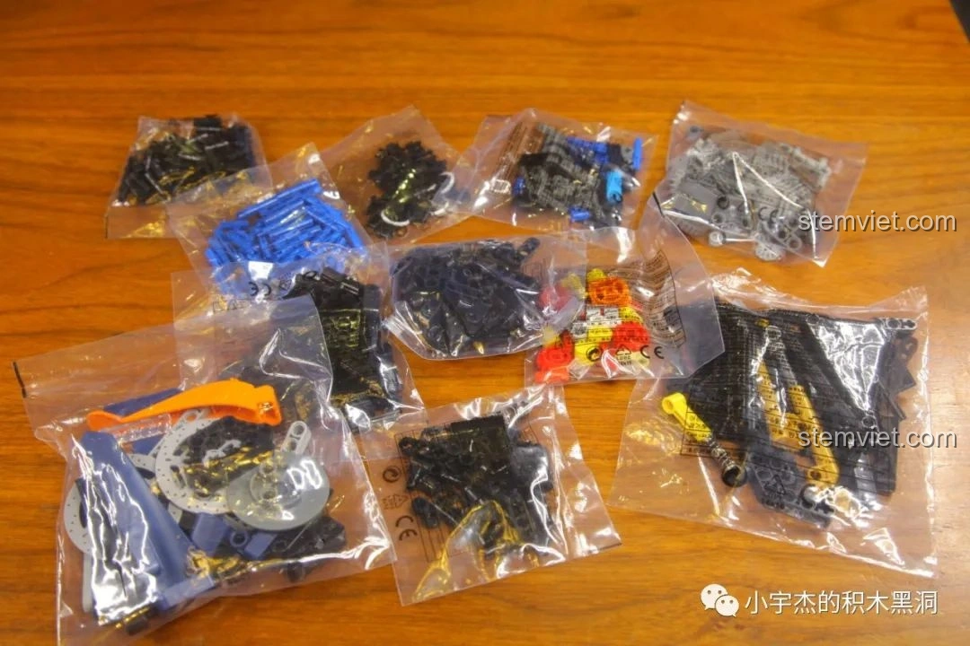 Toàn bộ các túi mảnh ghép của KBOX 10217 Xe mô tô Bugatti, chuẩn bị cho trải nghiệm lắp ráp đỉnh cao.