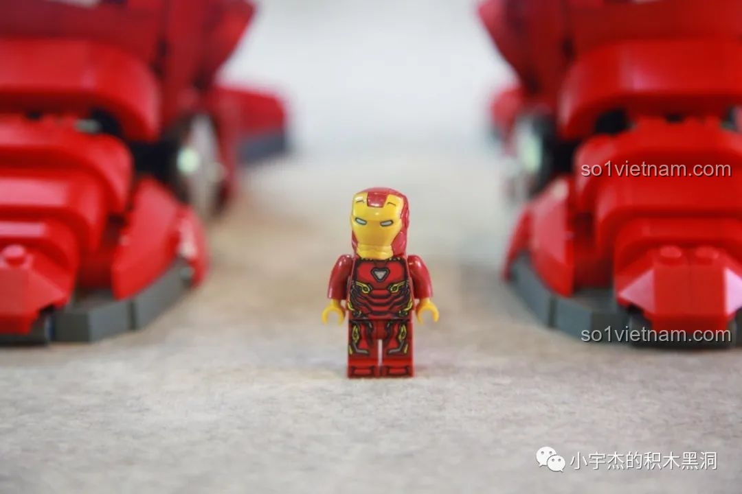 Mô hình lắp ráp KBOX 10221 Nissan GT-R 1:10, một mẫu xe thể thao chi tiết.