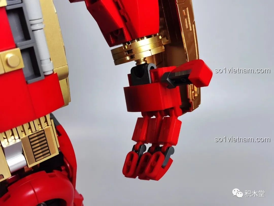 Mô hình KBOX V5004 Giáp Chống Hulk MK44 phát sáng ở ngực và chân, tạo hiệu ứng thị giác mạnh mẽ. Đánh giá KBOX 5004 Hulkbuster MK44 hiệu ứng đèn LED.