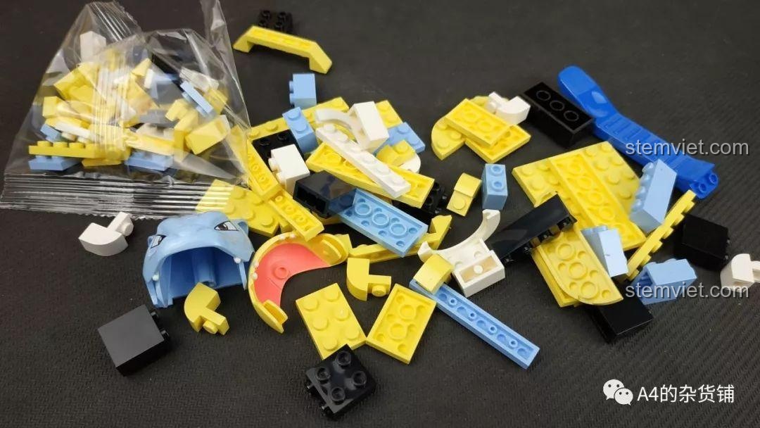 Các mảnh ghép màu vàng và xanh dương của Keeppley B0109 Pokemon Thủy Lôi Bùng Nổ - Blastoise.